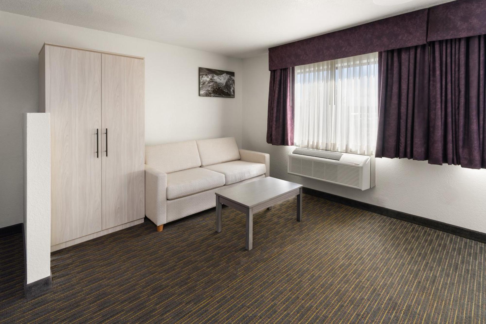 Sylo Hotel Denver Airport, A Ramada By Wyndham Aurora Exterior photo